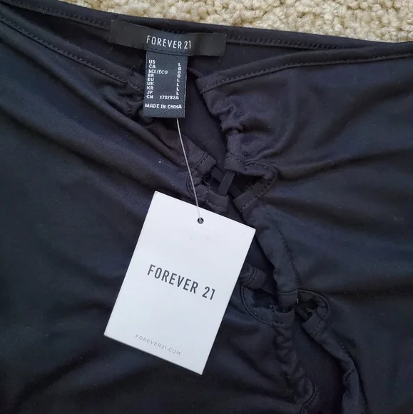 Forever 21 black off the shoulder lace up crop top - Picture 2 of 6